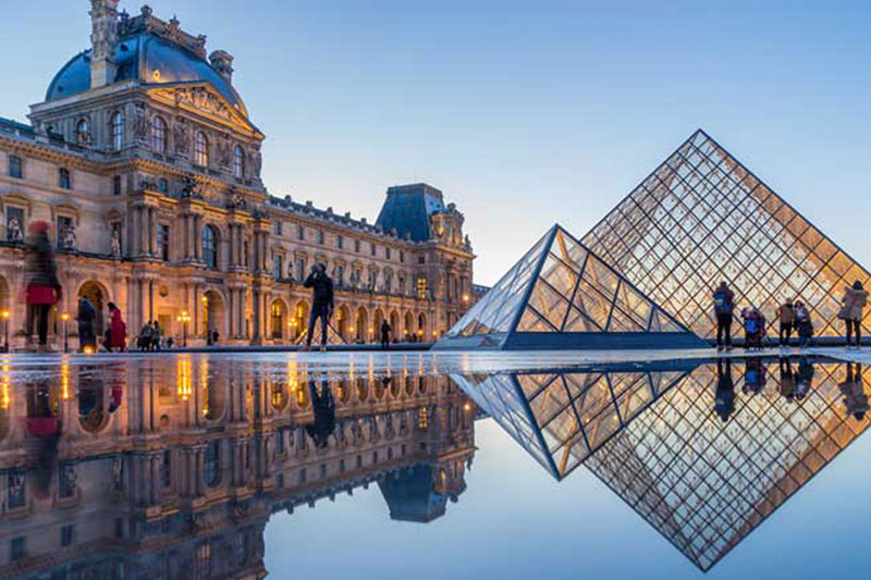 Bảo tàng Louvre mang vẻ đẹp nghệ thuật và văn hóa. Ảnh: Internet